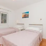 펜션 Four-bedroom In Glavina Donja