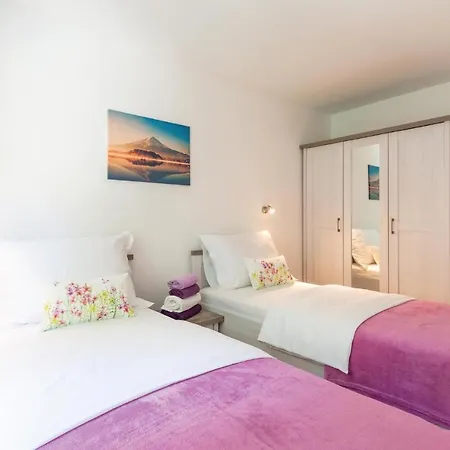 4 Bedroom Amazing In Glavina Donja 펜션