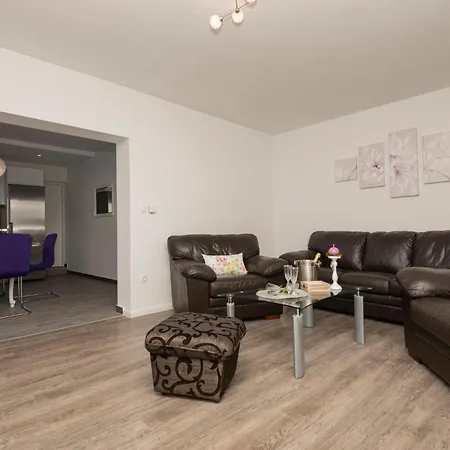 4 Bedroom Amazing In Glavina Donja *
