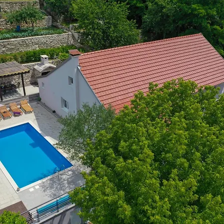 4 Bedroom Amazing In Glavina Donja