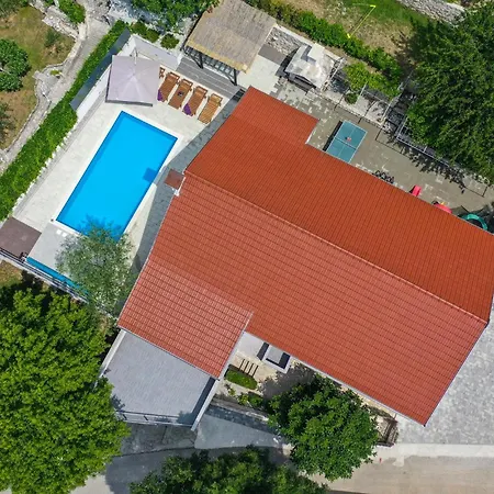 4 Bedroom Amazing In Glavina Donja Holiday home *