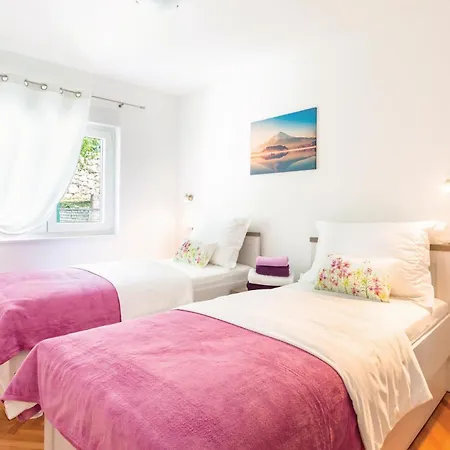 4 Bedroom Amazing In Glavina Donja Donja Glavina
