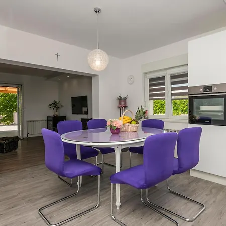4 Bedroom Amazing In Glavina Donja *