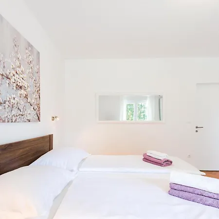 4 Bedroom Amazing In Glavina Donja Holiday home