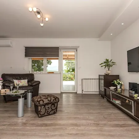 Holiday home 4 Bedroom Amazing In Glavina Donja
