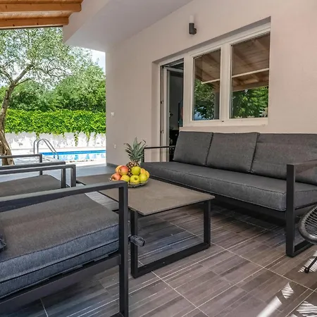 4 Bedroom Amazing In Glavina Donja *
