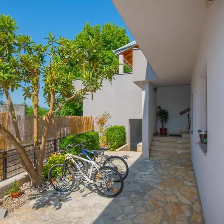Four-bedroom In Glavina Donja *