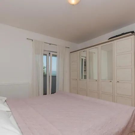 Four-bedroom In Glavina Donja 펜션