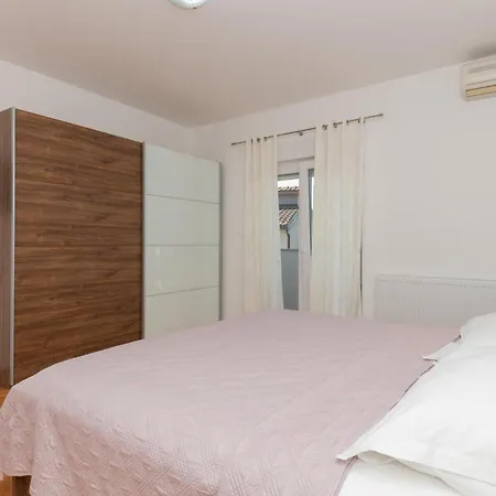 Four-bedroom In Glavina Donja *