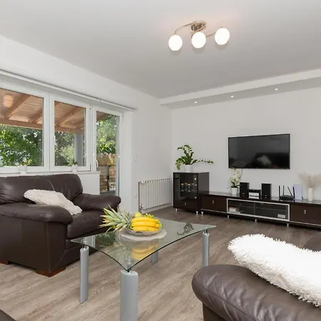 Four-bedroom In Glavina Donja