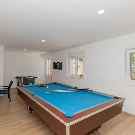 펜션 Four-bedroom In Glavina Donja
