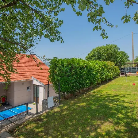 펜션 Four-bedroom In Glavina Donja *