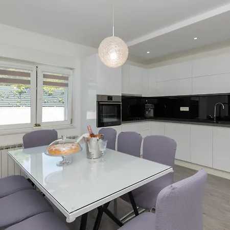 펜션 Four-bedroom In Glavina Donja *