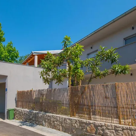 펜션 Four-bedroom In Glavina Donja