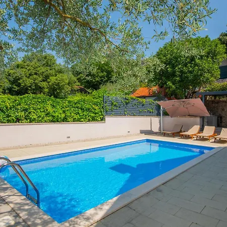 Four-bedroom In Glavina Donja 펜션